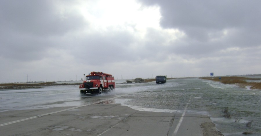 На Херсонщине море затопило дорогу