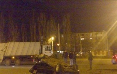 В Одессе ночью пьяный милиционер перевернул на крышу БМВ