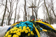 Янукович и Тимошенко напомнили украинцам о битве под Крутами
