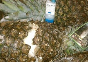В Украину приплыли заграничные ананасы, напичканые кокаином 