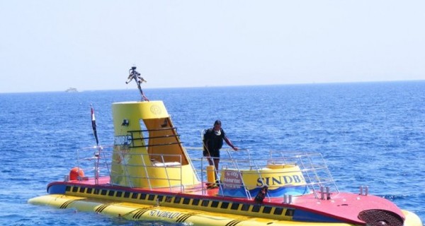 У берегов Египта затонуло судно с туристами: капитан сбежал первым