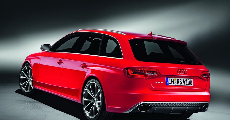 Audi официально представил универсал RS4