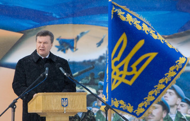 Янукович усиливает военный блок, чтобы избежать проблем на выборах   