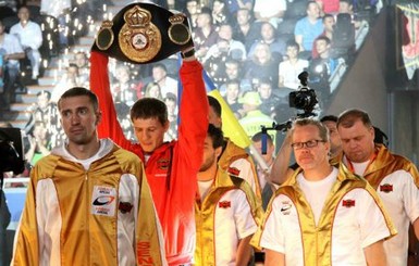 Украинский чемпион подписал контракт на бой с американским боксером