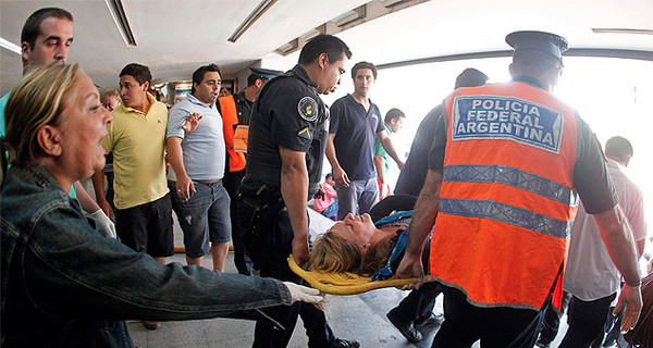 В результате столкновения поезда с перроном в Аргентине погибли более 40 человек