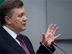 Янукович работает по 14 часов в сутки и без выходных