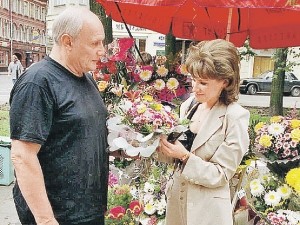 Родные Ирины Пороховщиковой настаивают, чтобы тяжелобольному актеру рассказали о смерти жены