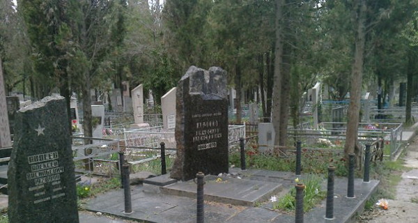 В Севастополе изуродовали могилу офицера ЧФ