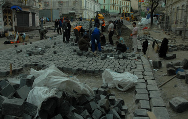 Тротуары Андреевского расширят до трех метров