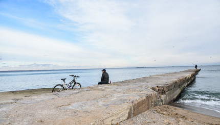 Одесситы встречают первые дни зимы на море: фото