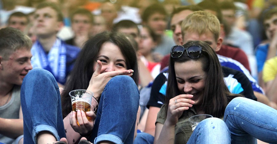 Жители Днепропетровска посмотрят Евро-2012 на самом большом в Украине экране