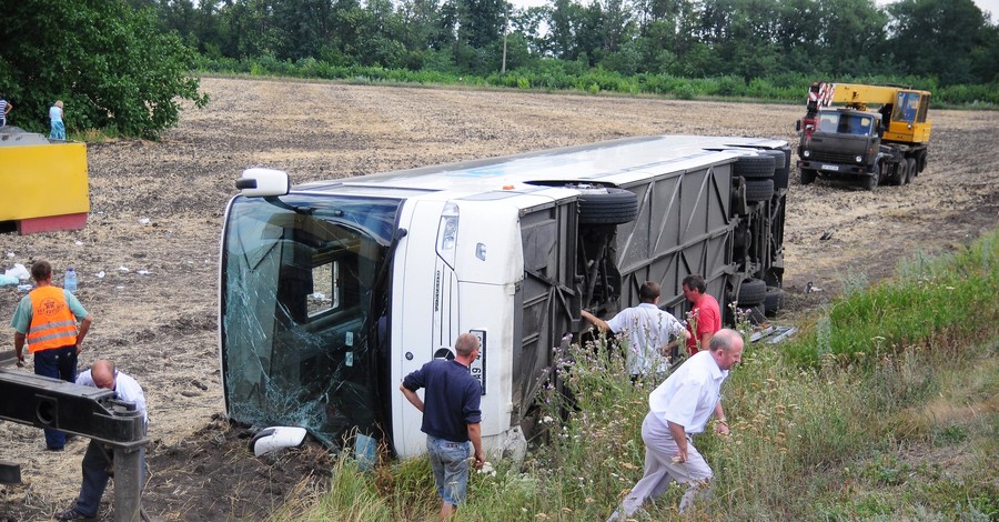 ДТП под Запорожьем: автобус с туристами разбился из-за ноутбука