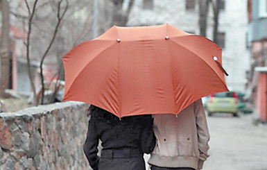 Киевляне скупают резиновые сапоги и зонты