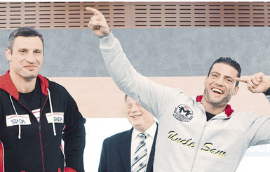 Бой Кличко в Москве: Доктор Железный Кулак победил в четвертом раунде!
