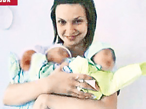 Медсестры устроили фотосессию с недоношенными младенцами 