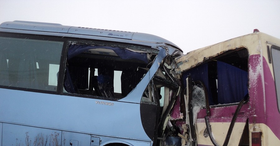 На трассе Мариуполь-Донецк столкнулись два автобуса, есть жертвы