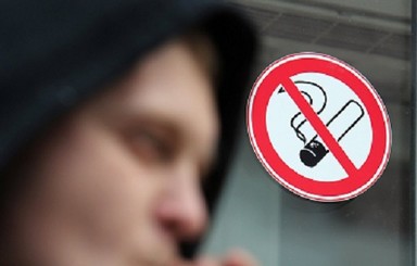 Запрет на курение в действии: в пабах пепельницы замаскировали под блюдца, а в кафе разоряются