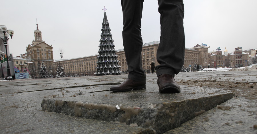 В Киве плитка на Майдане трескается из-за соли