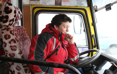 Первая в столице женщина-водитель маршрутки: 