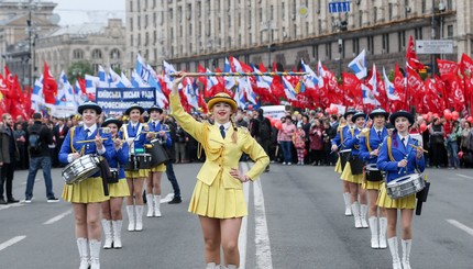 В Киеве прошел парад посвященный дню трудящихся