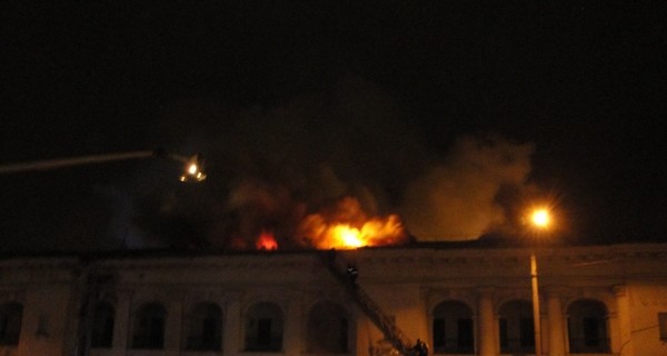 Активисты - о пожаре в Гостином дворе: 