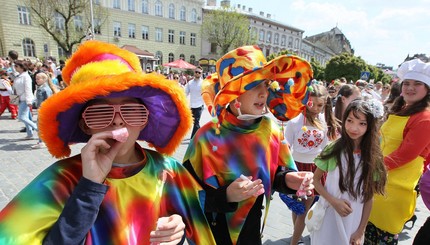 Во Львове прошел праздничный парад