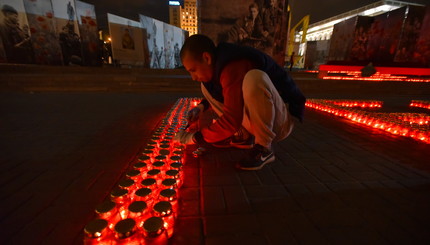 На Майдане Незалежности зажгли свечи памяти