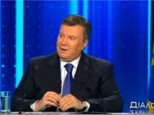 Януковича в прямом эфире спросили, как выжить на пенсию в 990 гривен