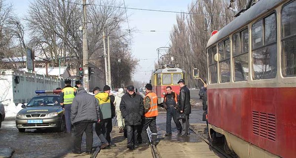 В Киеве мужчина погиб под трамваем, поскольку говорил по телефону 