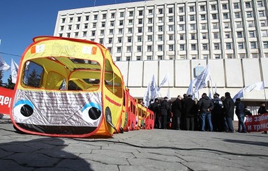 Новая забастовка: после пригородных маршрутчиков остановиться угрожают и киевские