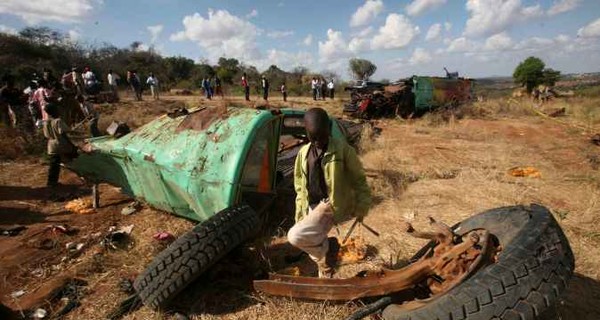 ЧП в Кении: в разбившемся автобусе погибло 35 человек