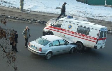 В Киеве милицейская машина врезалась в 