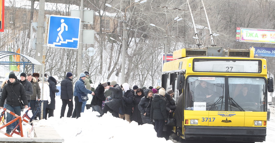 Транспортный коллапс в Киеве продлится до конца недели