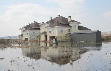 В Киеве затопили дома богатых