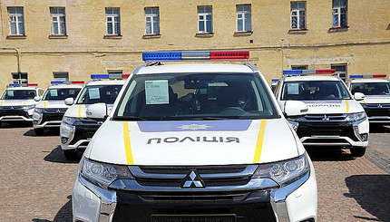 Новые машины Mitsubishi Outlander для Национальной полиции Украины.