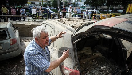 Последствия прорыва трубы в Киеве 