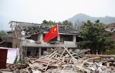 Землетрясение в Китае: люди живы, но их не могут достать из-под завалов 