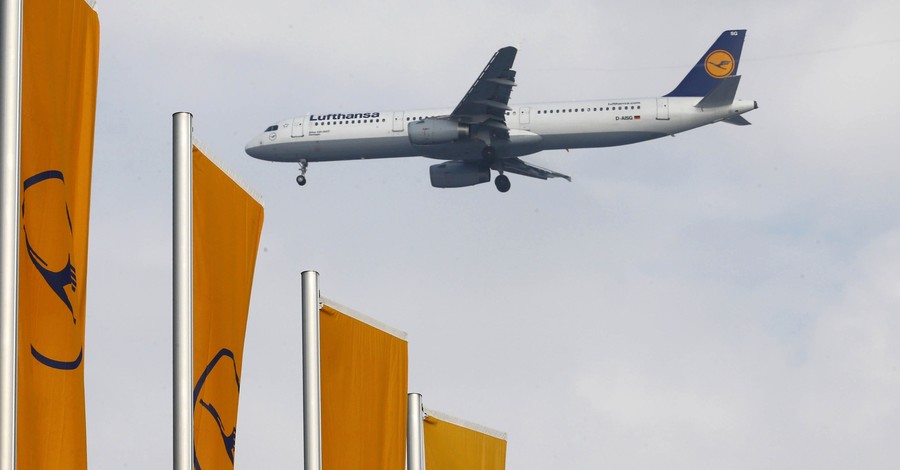 Из-за забастовки Lufthansa и израильских компаний пассажиры ночуют в 