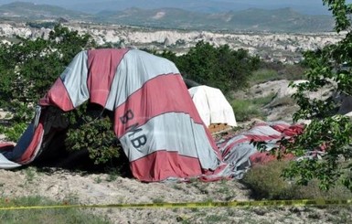 В Турции упал воздушный шар с туристами: один погибший, 18 раненых