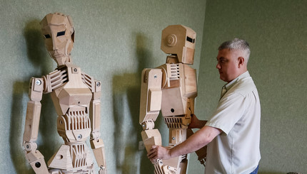  Невероятных деревянных роботов создали в Запорожье