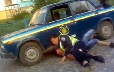 Тернопольские гаишники избили водителя из-за того, что тот оказался  трезвым
