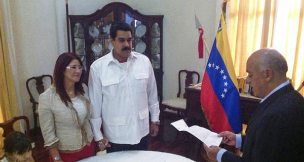 Мадуро женился  на генпрокуроре