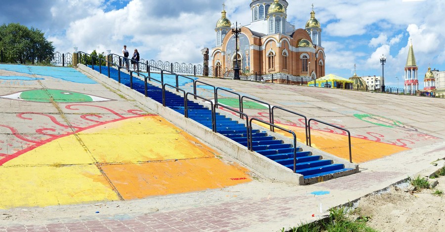 В Киеве разукрасили Оболонскую набережную