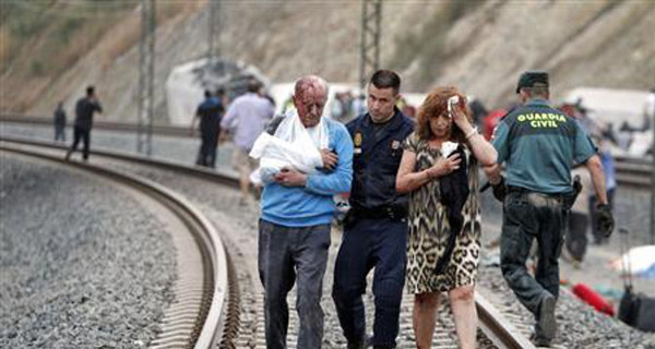 Известно уже о 77-ти погибших во время крушения поезда в Испании  