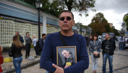  На Михайловской площади прошел День Памяти по погибшим в Иловайском котле