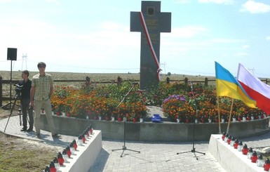 В Галичине установили памятник жертвам конной армии Буденного