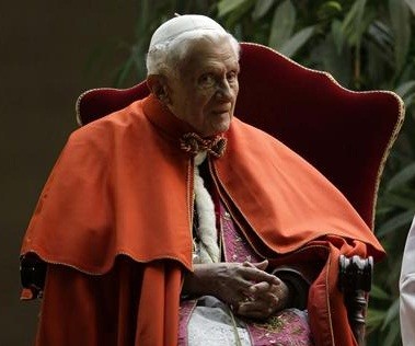 Папа Римский отрекся от престола по совету Бога