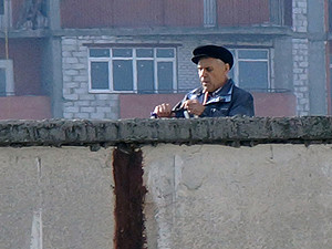 Харьковский пенсионер открыл стрельбу с крыши девятиэтажки из ненависти к человечеству