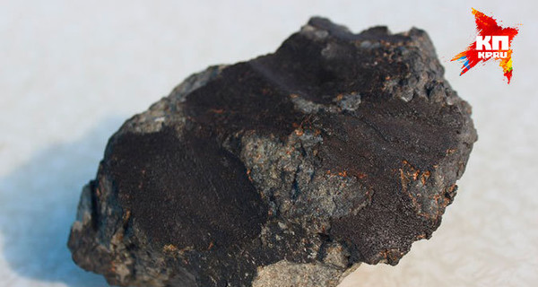В России со дна озера Чебаркуль достали затонувшие куски метеорита