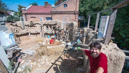 В Одессе строят школу из глины 
